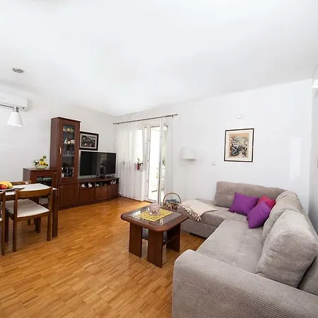 Lala Apartament Tučepi